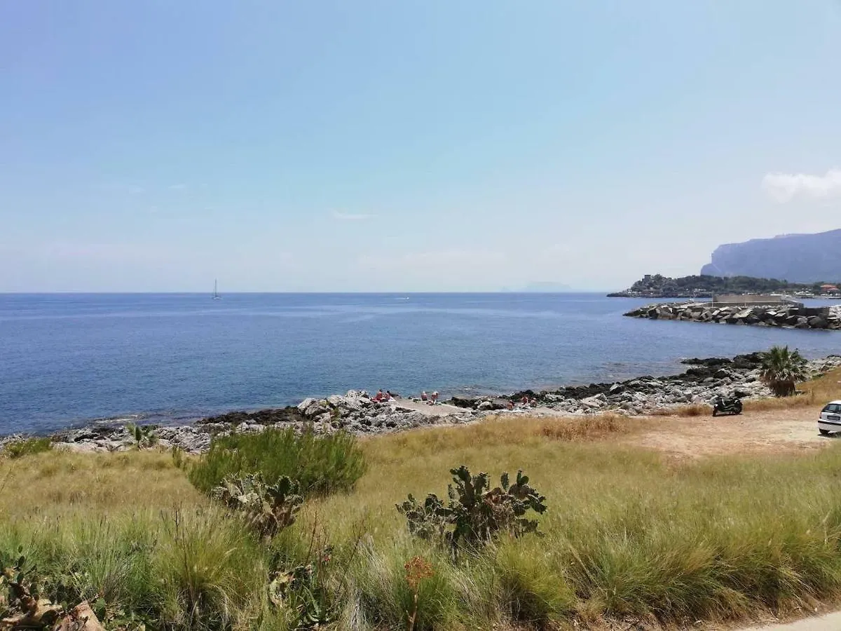 Casa Ammare Nella Riserva Di Capo Gallo Παλέρμο 0*,